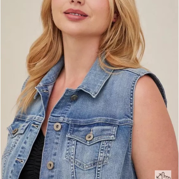 Denim Crop Vest - Picture 3 of 6